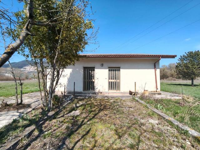 Rustico in vendita a Carpinone, Molise
