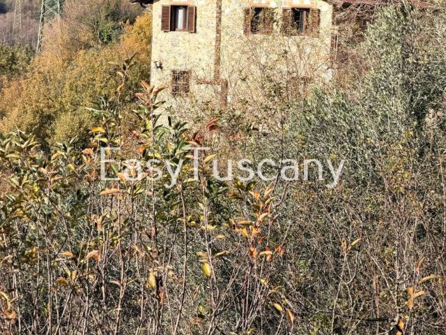 Villa Indipendente in vendita a Pontecimato, Carrara