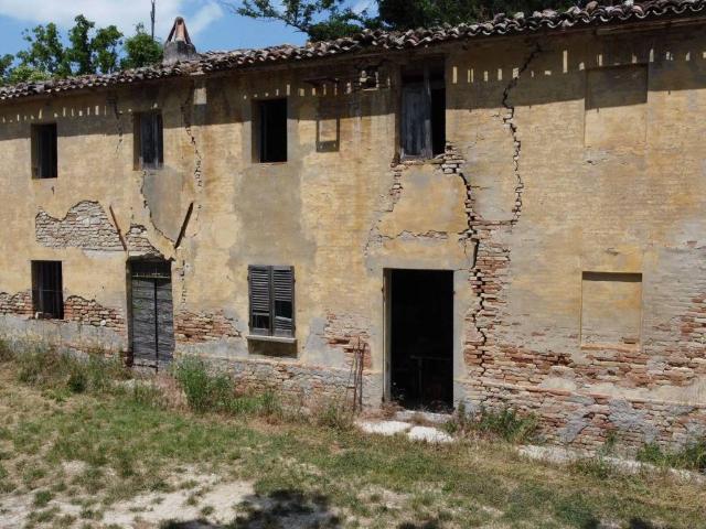 Rustico in vendita a Colli al Metauro, Marche