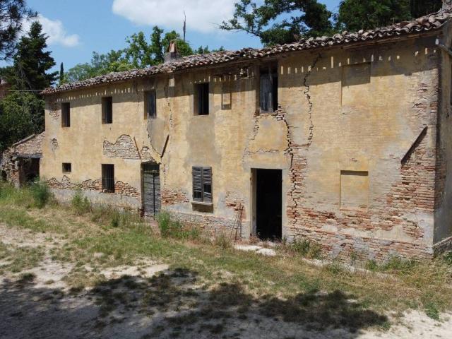Rustico in vendita a Colli al Metauro, Marche