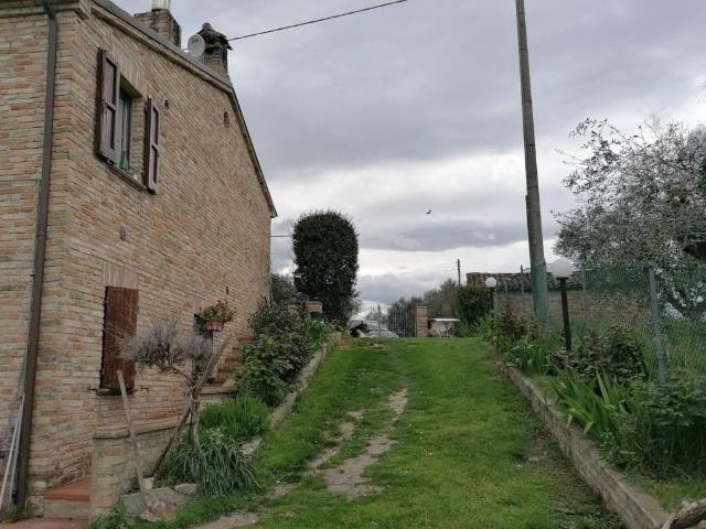 Rustico in vendita a Molinaccio, Marche