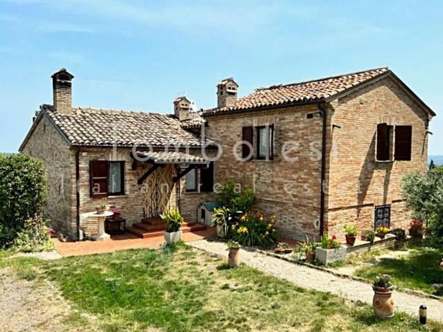 Rustico in vendita a Molinaccio, Marche