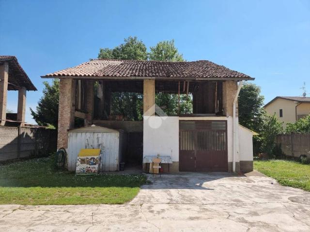 Rustico in vendita a Carugate, Milano