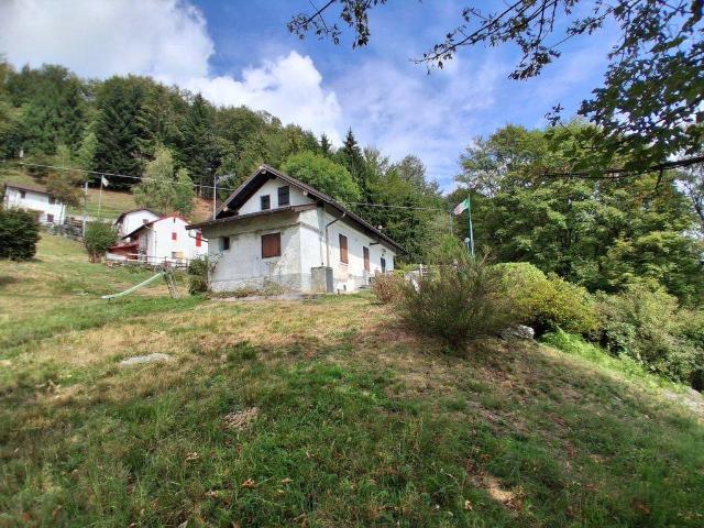 Rustico in vendita a Montebuglio, Casale Corte Cerro