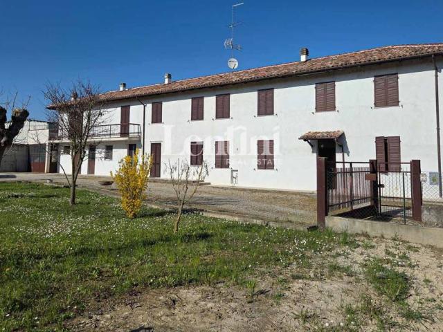 Rustico in vendita a Roncaglia, Piemonte