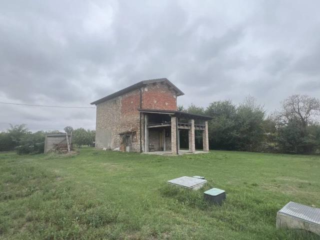Rustico in vendita a Tresinaro - Secchia, Re