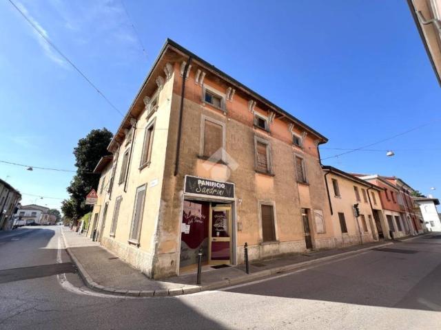 Rustico in vendita a Casalmoro, Lombardia