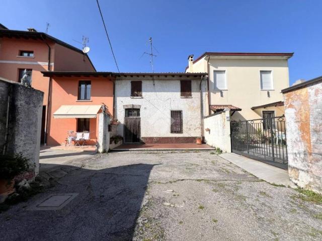 Rustico in vendita a Casalmoro, Lombardia
