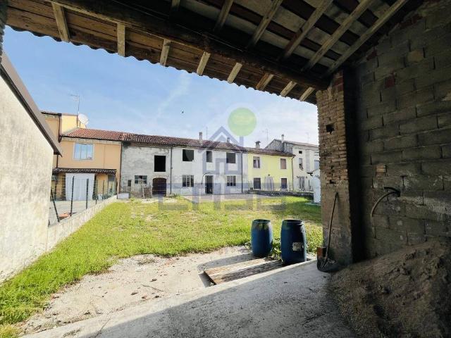 Rustico in vendita a Casaloldo, Mantova