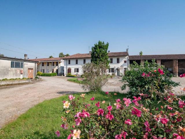 Rustico in vendita a Casalpusterlengo, Lombardia