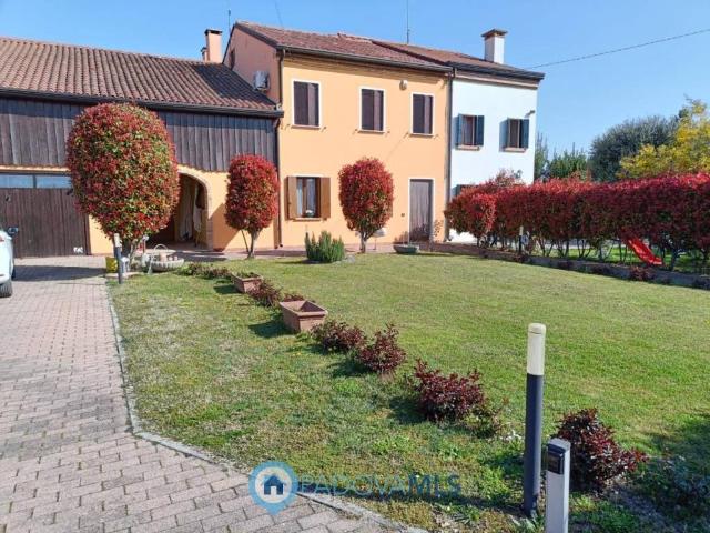 Rustico in vendita a Casalserugo, Veneto