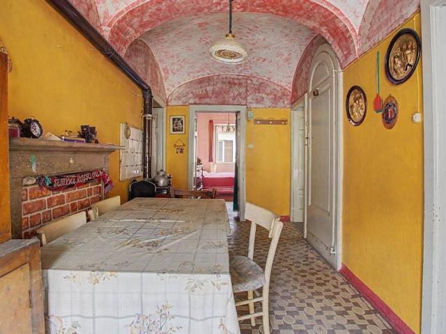 Rustico in vendita a Casale, Casalzuigno