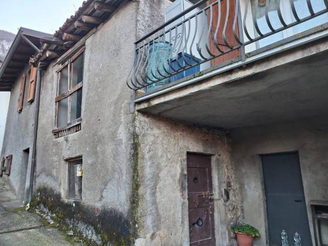 Rustico in vendita a Colognola, Casazza