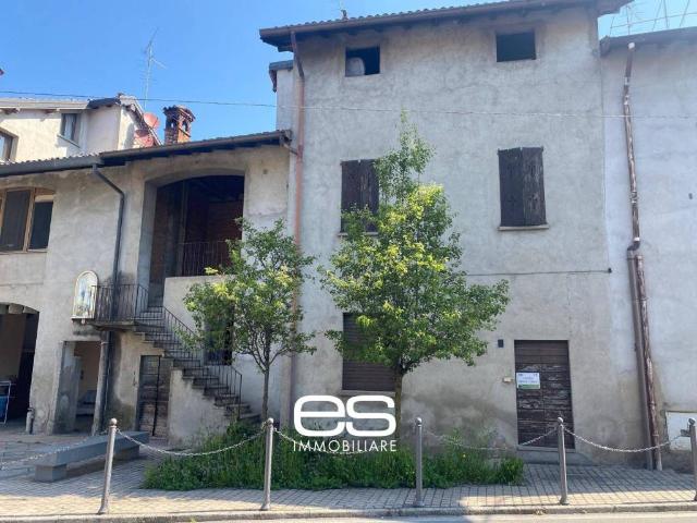Rustico in vendita a Cassago Brianza, Lombardia