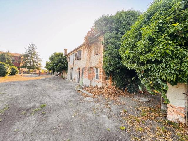 Rustico in vendita a Castagnaro, Veneto