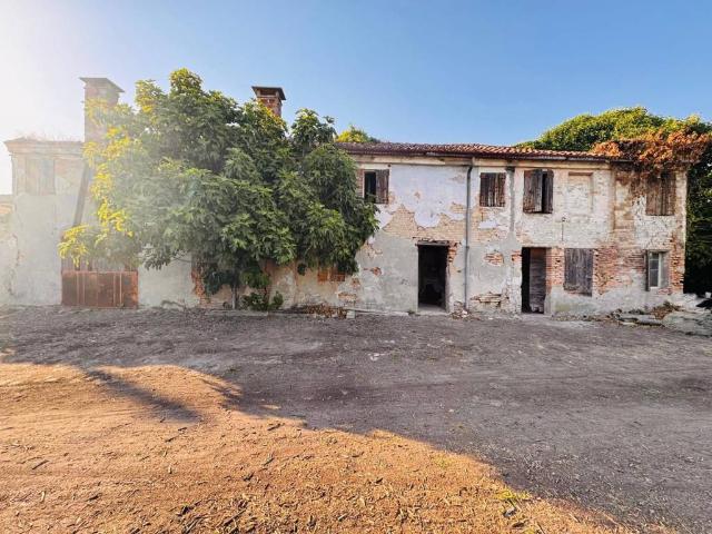 Rustico in vendita a Castagnaro, Veneto