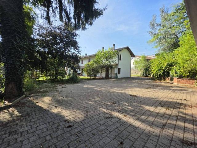 Rustico in vendita a Valenzani, Asti