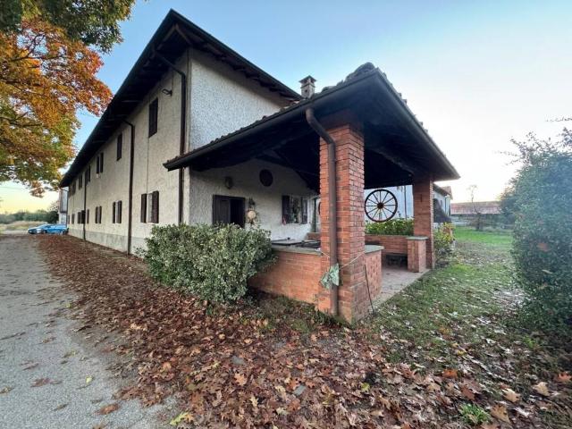 Rustico in vendita a Castano Primo, Lombardia