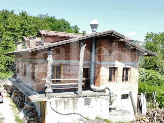 Rustico in vendita a Unione dell'Appennino Bolognese, Castel Di Casio