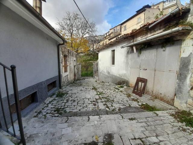 Rustico in vendita a Castel Di Sangro, Abruzzo