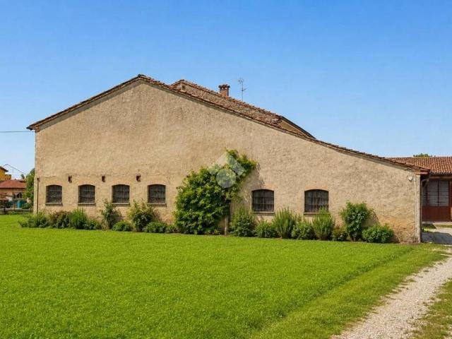 Rustico in vendita a Castel Goffredo, Lombardia