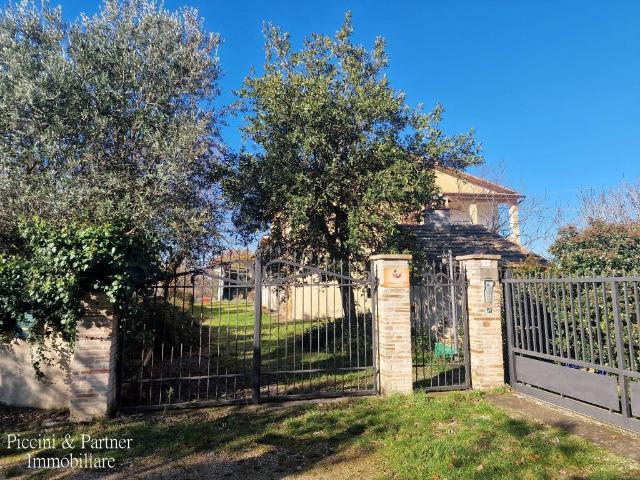 Rustico in vendita a Castel Ritaldi, Umbria