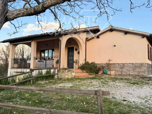 Rustico in vendita a Castel Ritaldi, Umbria
