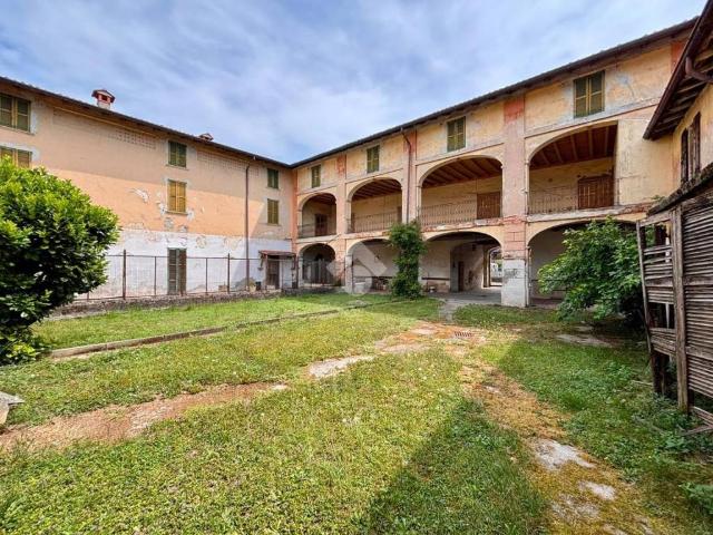 Rustico in vendita a Castel Rozzone, Bergamo