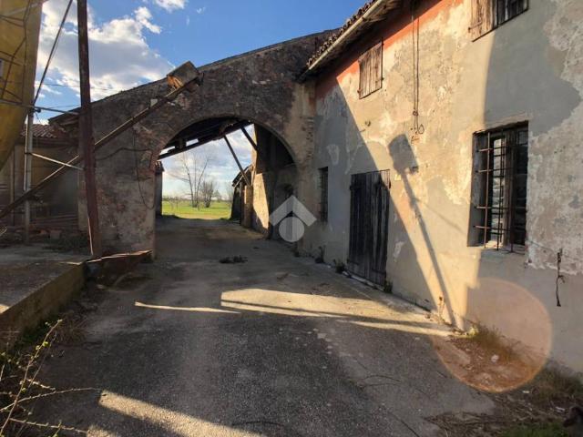 Rustico in vendita a Castelbelforte, Lombardia