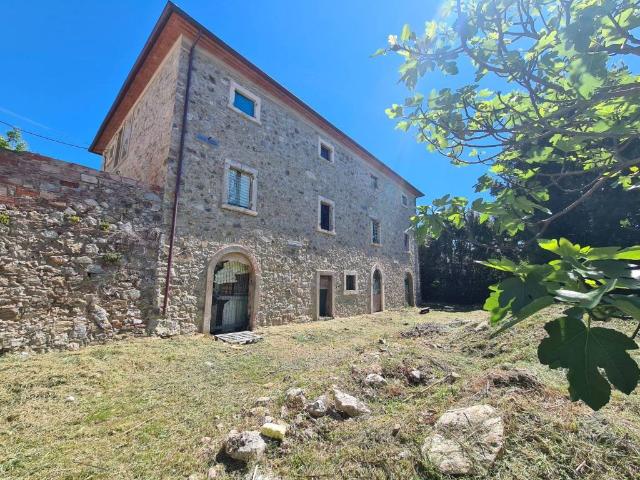Rustico in vendita a Castellina Marittima, Toscana