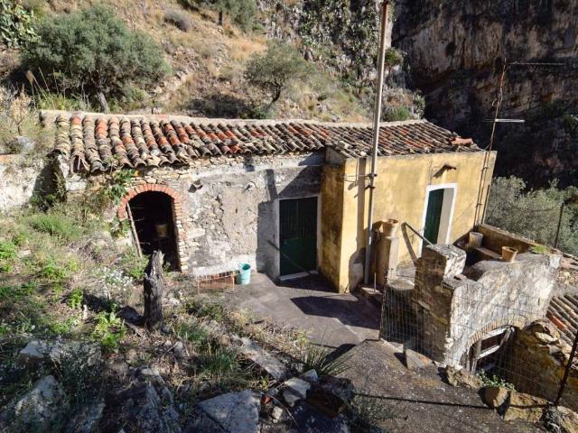 Rustico in vendita a Tropiano, Castelmola