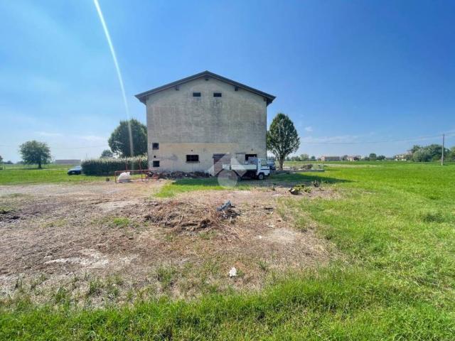 Rustico in vendita a Terra di Mezzo, Re