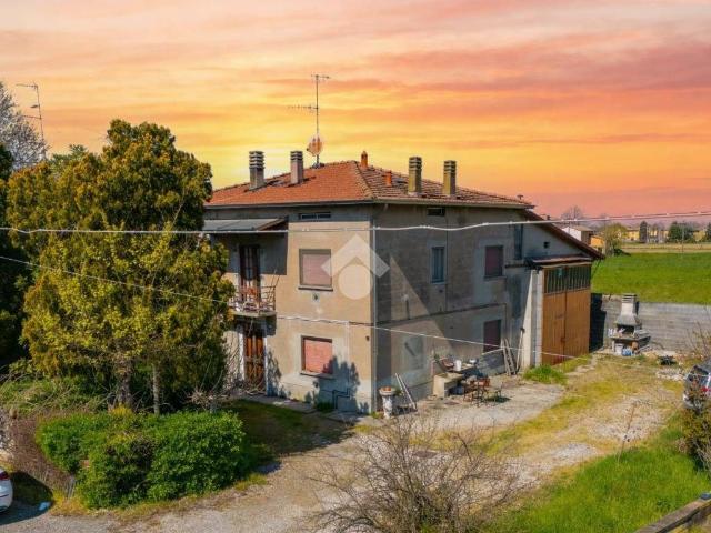 Rustico in vendita a Terra di Mezzo, Re