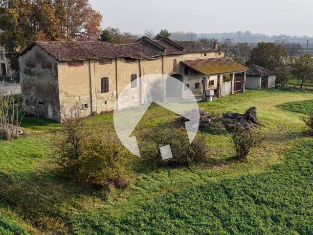 Rustico in vendita a Terra di Mezzo, Re
