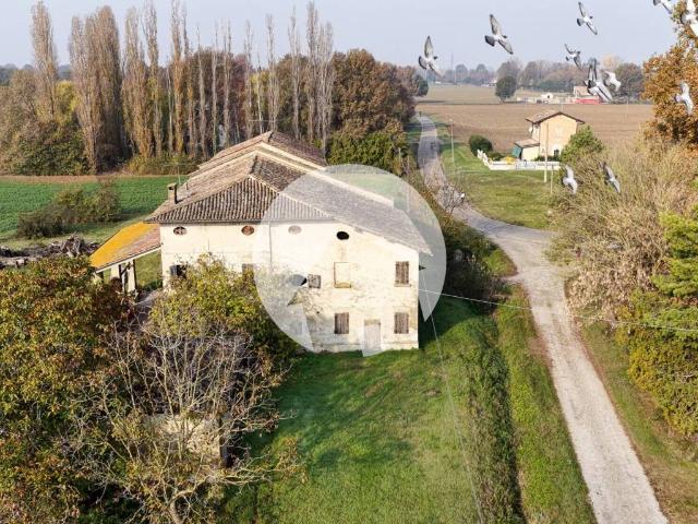 Rustico in vendita a Terra di Mezzo, Re