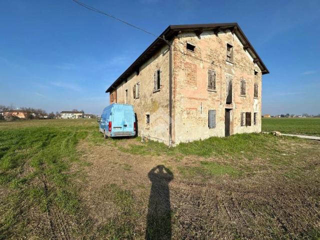 Rustico in vendita a Terra di Mezzo, Re
