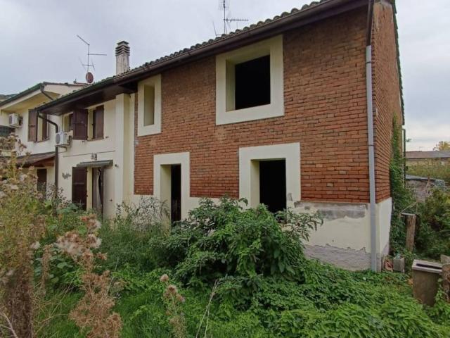 Rustico in vendita a Castelnuovo Bocca D'adda, Lombardia