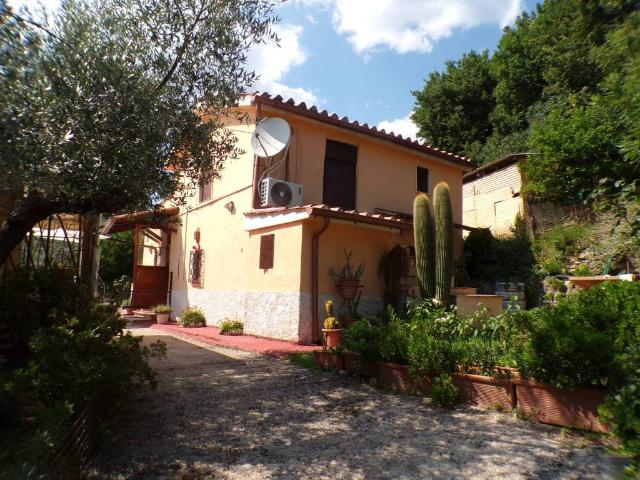 Rustico in vendita a Castelnuovo Di Farfa, Lazio