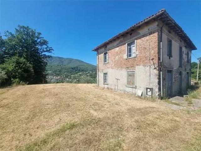 Rustico in vendita a Castelnuovo di Garfagnana, Lucca