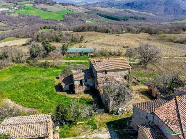 Rustico in vendita a Castelnuovo Val Di Cecina, Toscana