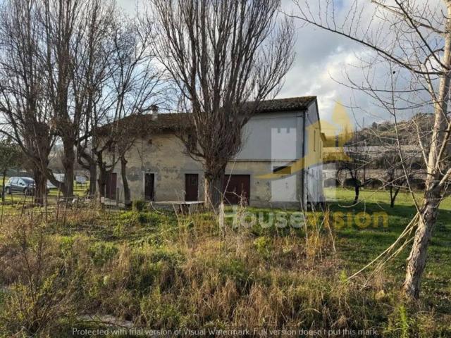 Rustico in vendita a Macine, Marche