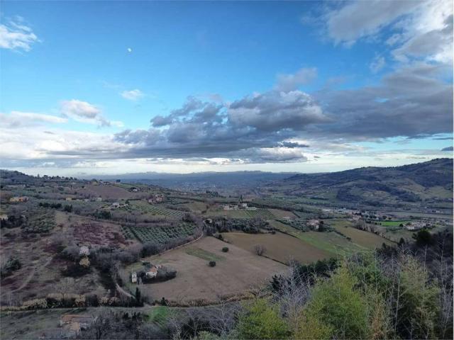 Rustico in vendita a Macine, Marche