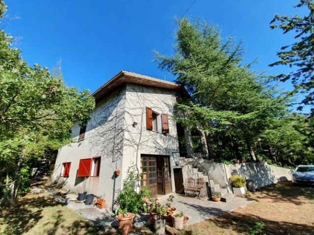 Rustico in vendita a Castelraimondo, Macerata