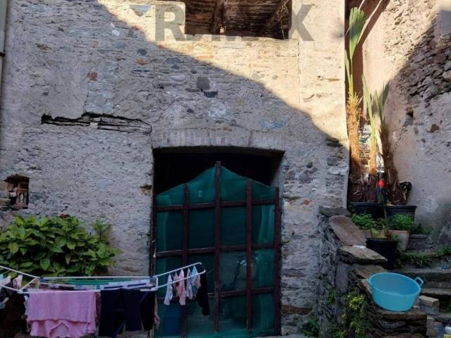 Rustico in vendita a Comunità Montana Valli del Verbano, Castelveccana