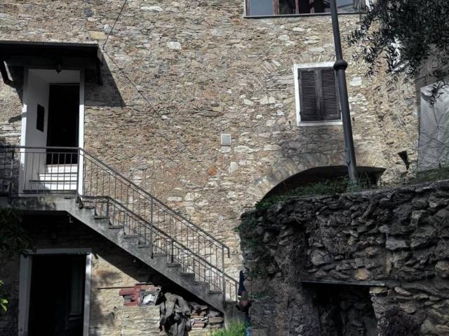 Rustico in vendita a Castelvecchio di Rocca Barbena, Savona