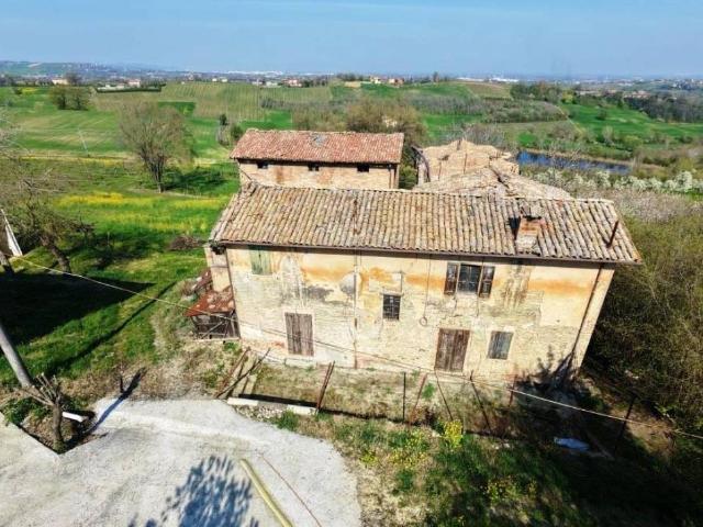 Rustico in vendita a Unione di comuni Terre di Castelli, Castelvetro Di Modena