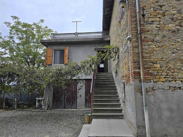 Rustico in vendita a Unione di comuni Terre di Castelli, Castelvetro Di Modena
