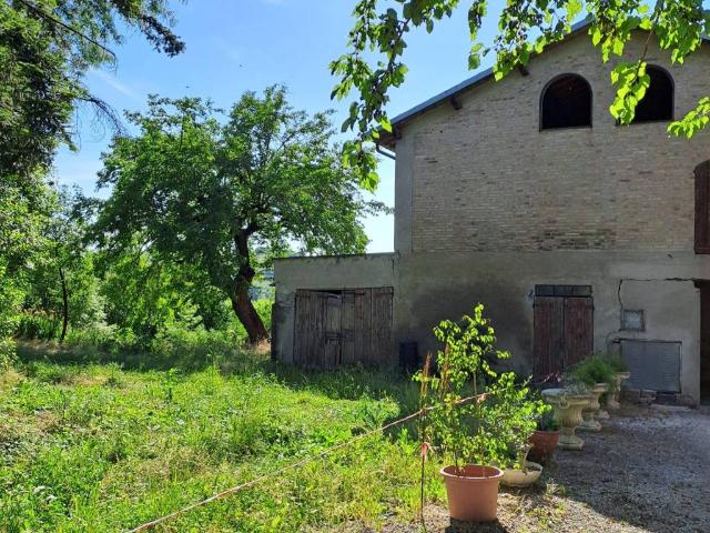 Rustico in vendita a Unione di comuni Terre di Castelli, Castelvetro Di Modena