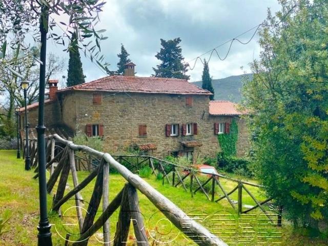 Rustico in vendita a Castiglion Fiorentino, Toscana