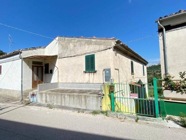 Rustico in vendita a Castiglione A Casauria, Abruzzo